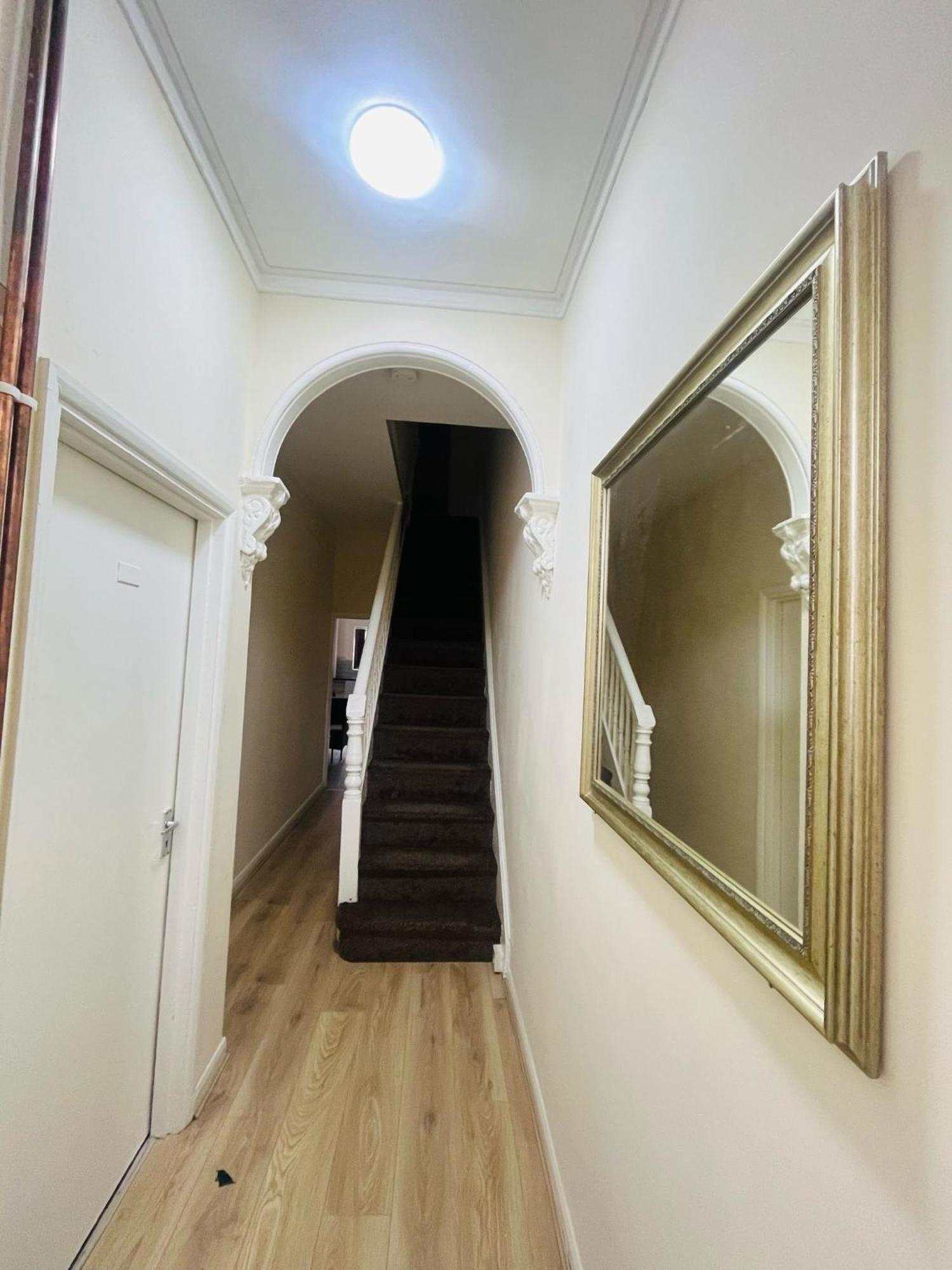 Double Near Railway Station & Football Ground Homestay *