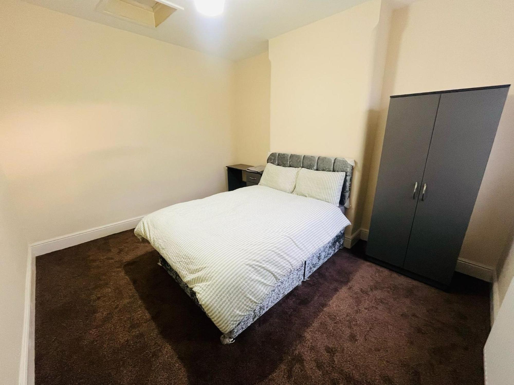 Homestay Double Near Railway Station & Football Ground *