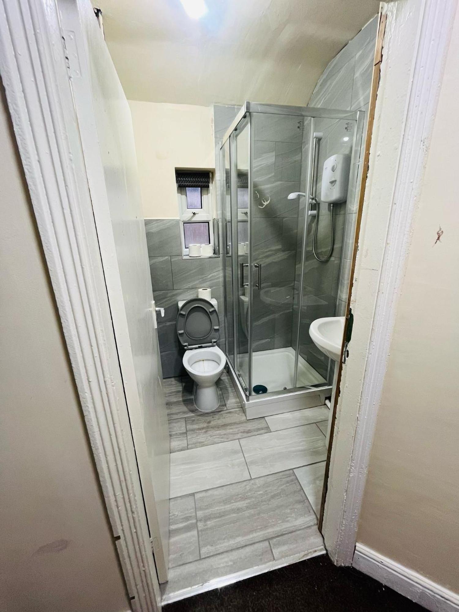 Double Near Railway Station & Football Ground Homestay