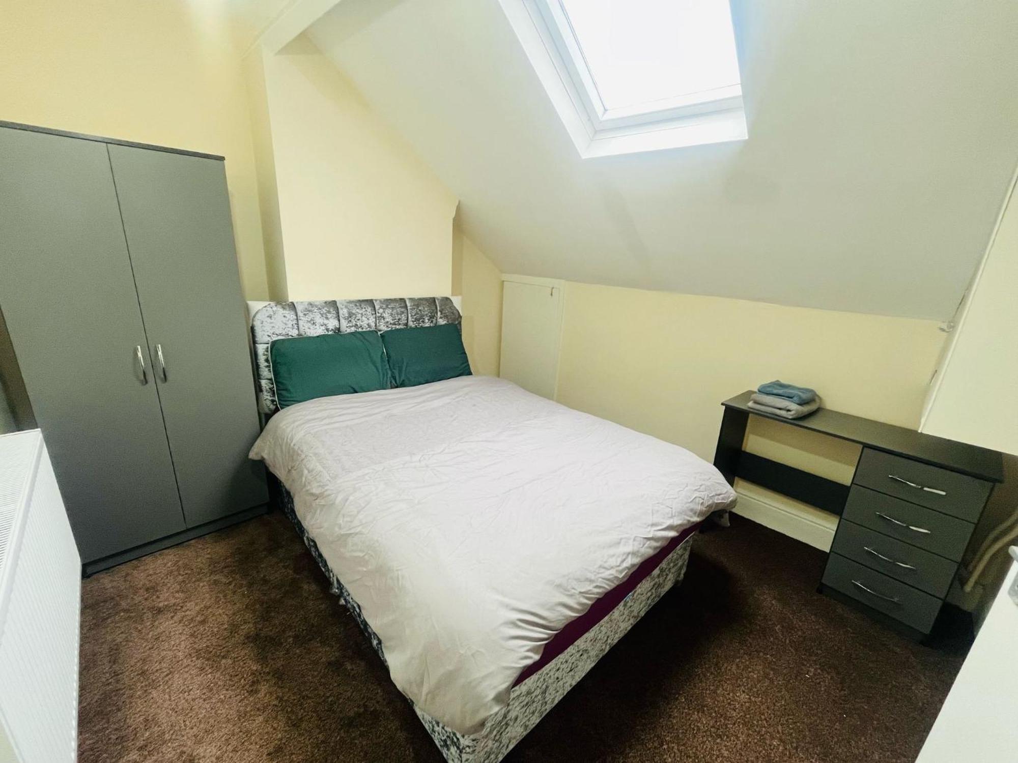 Double Near Railway Station & Football Ground Nottingham