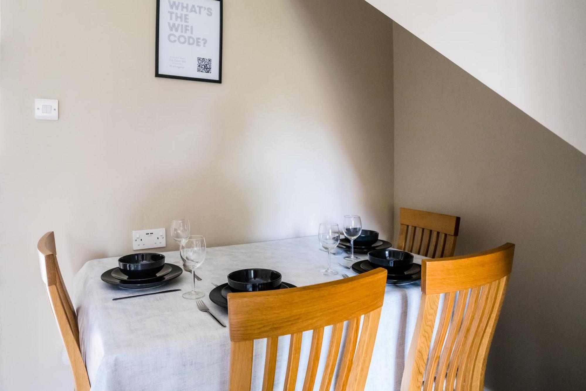 Lily's With Parking Holiday home