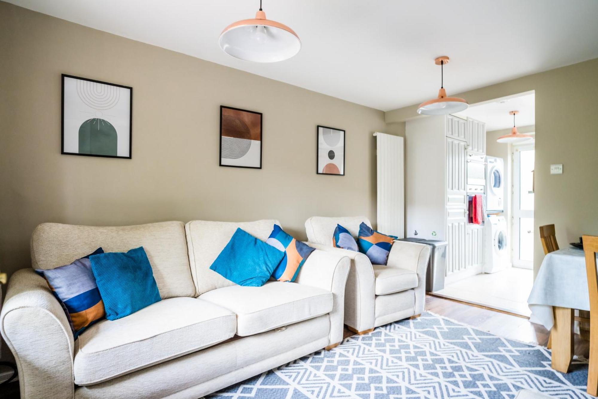 Lily's With Parking Holiday home Nottingham