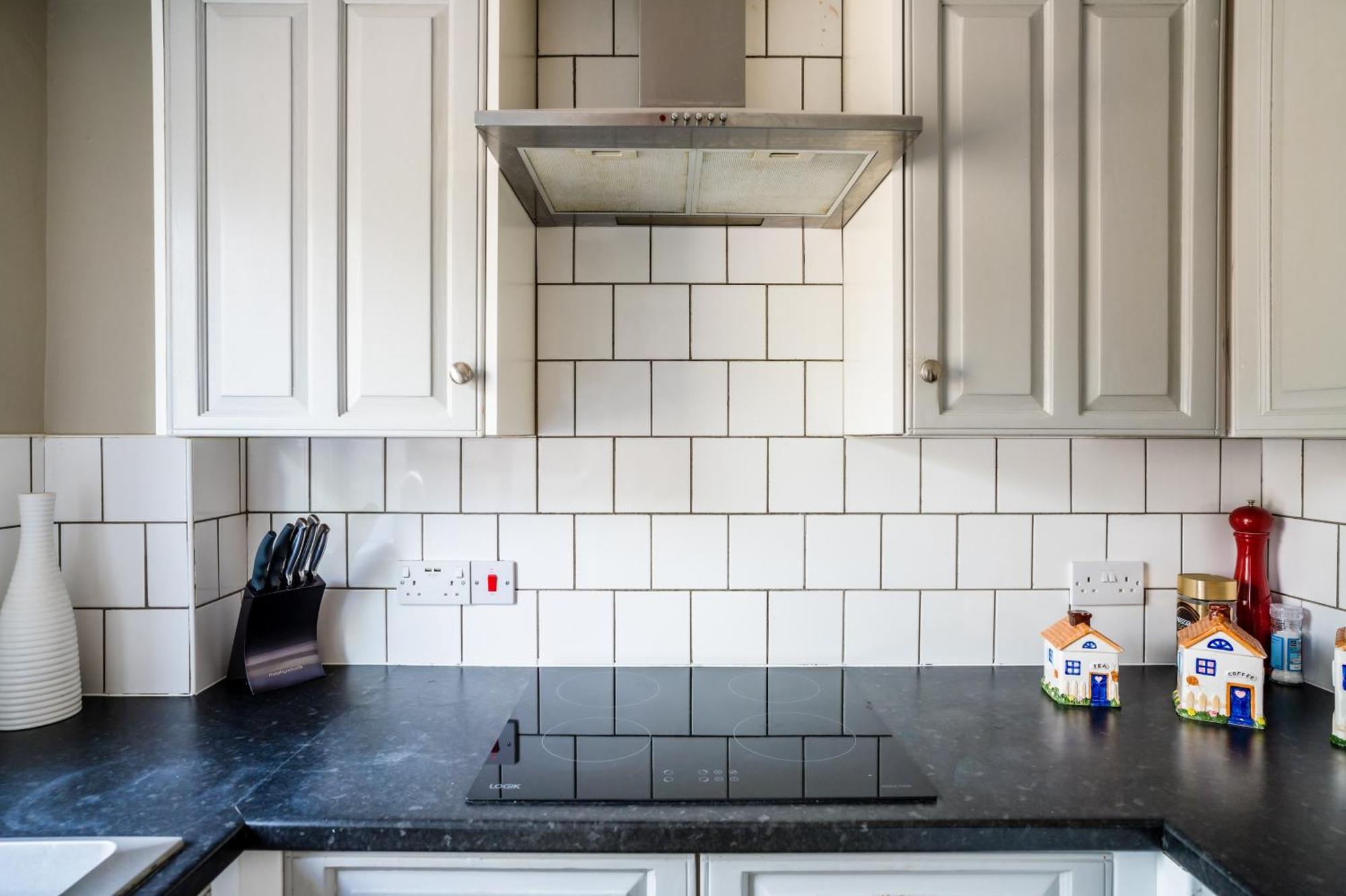 Lily's With Parking Holiday home Nottingham