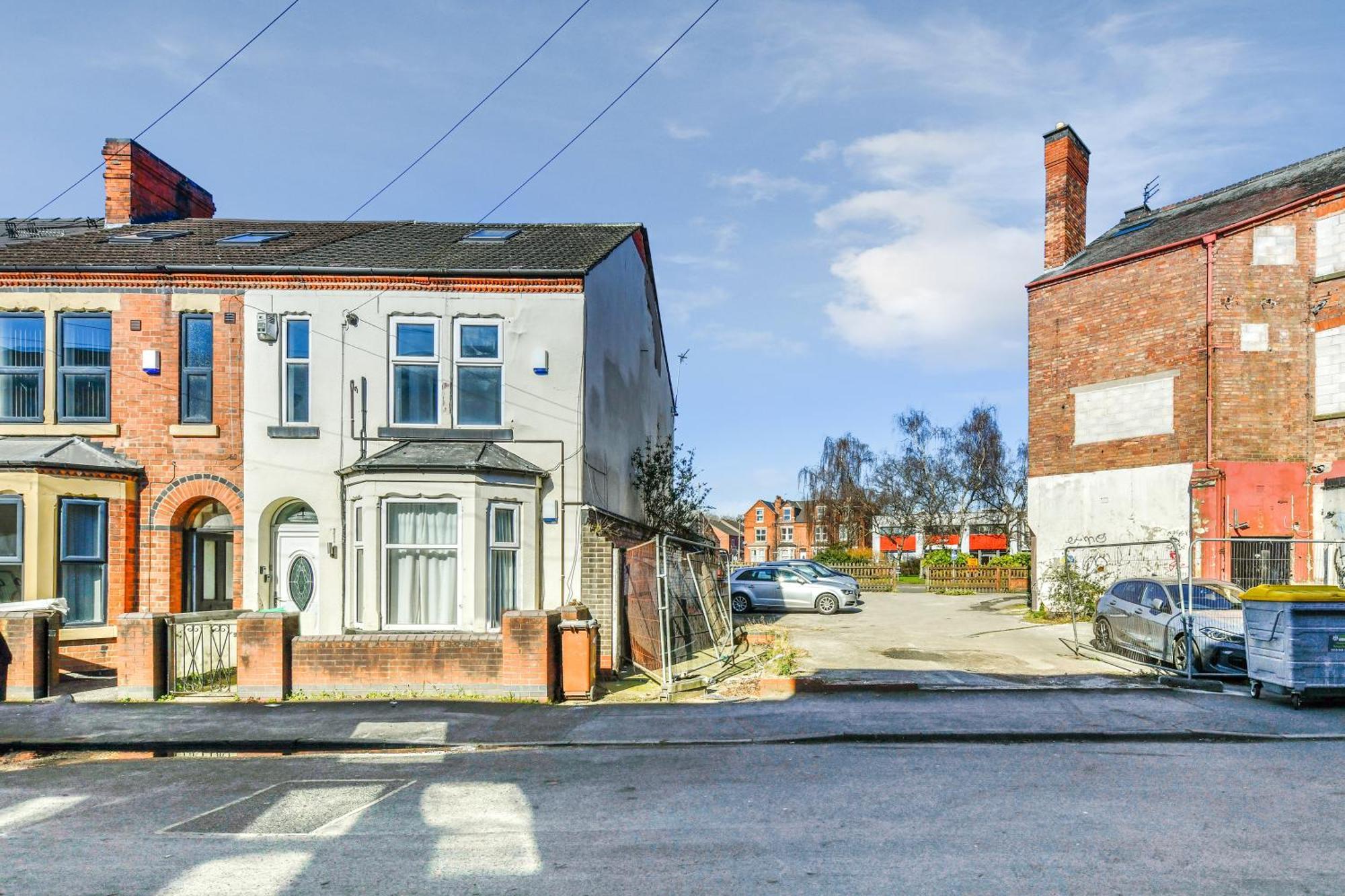 Apartment 2-bed Close To Town Centre And Transport *