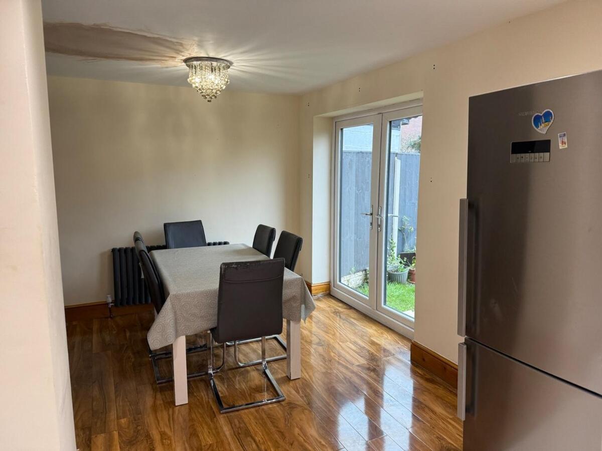 Apartment Your Peaceful Haven On Middleton Boulevard - Near Wollaton Hall, Nottingham University, City-Centre & Qmc - Sleeps 9 *