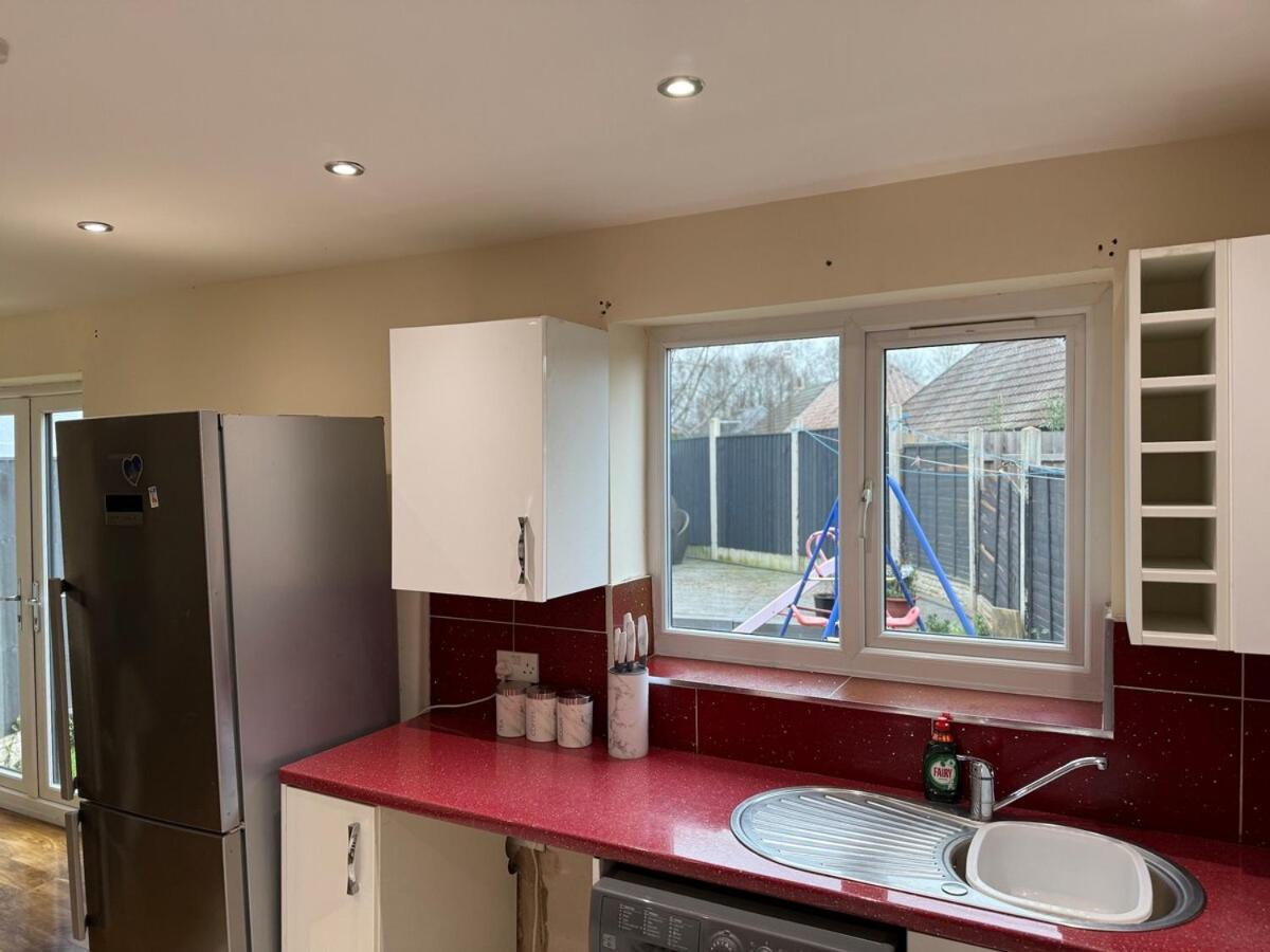 Your Peaceful Haven On Middleton Boulevard - Near Wollaton Hall, Nottingham University, City-Centre & Qmc - Sleeps 9 Apartment Nottingham