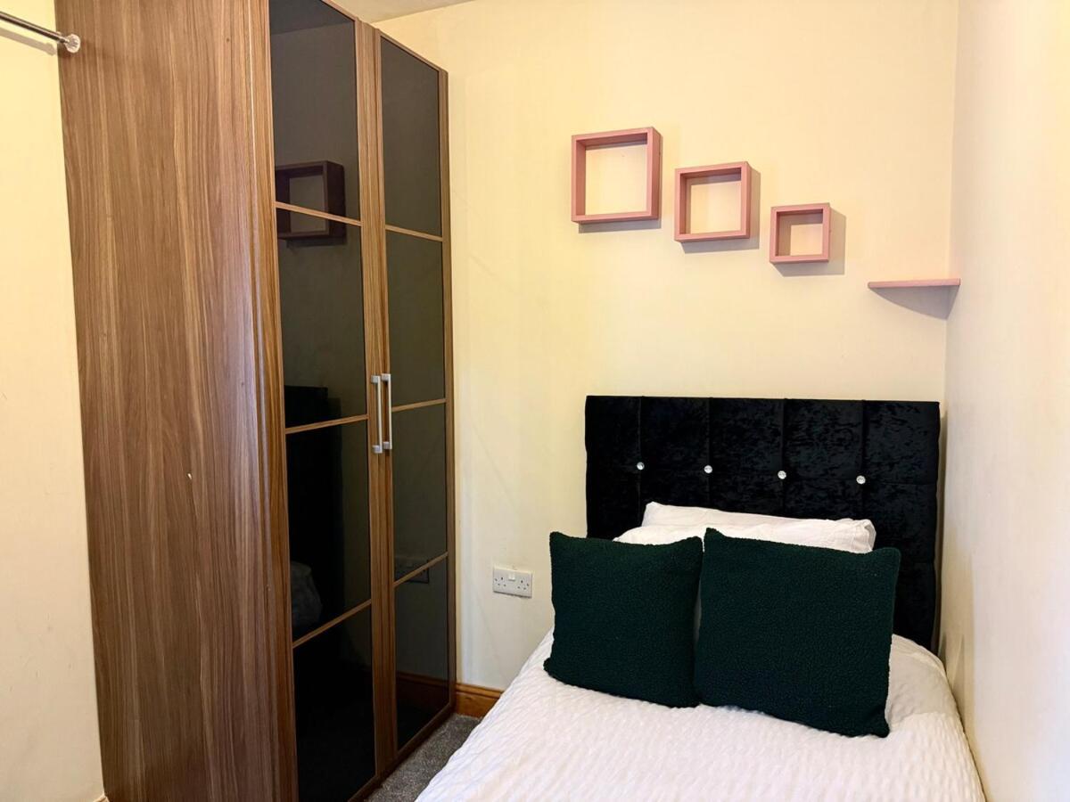 Your Peaceful Haven On Middleton Boulevard - Near Wollaton Hall, Nottingham University, City-Centre & Qmc - Sleeps 9 Apartment *