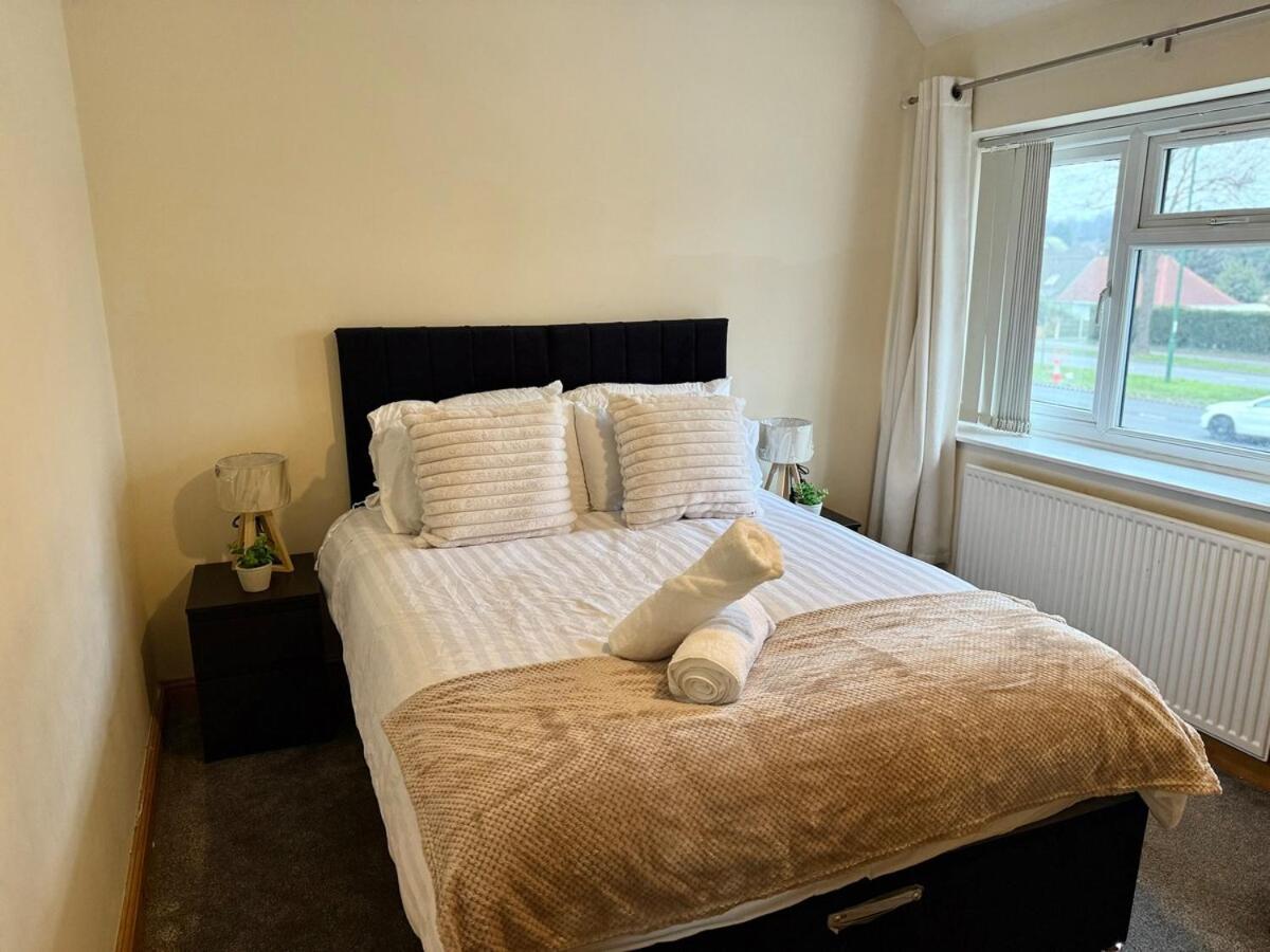 Your Peaceful Haven On Middleton Boulevard - Near Wollaton Hall, Nottingham University, City-Centre & Qmc - Sleeps 9 Apartment