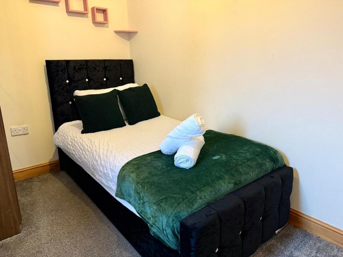 Apartment Your Peaceful Haven On Middleton Boulevard - Near Wollaton Hall, Nottingham University, City-Centre & Qmc - Sleeps 9 *