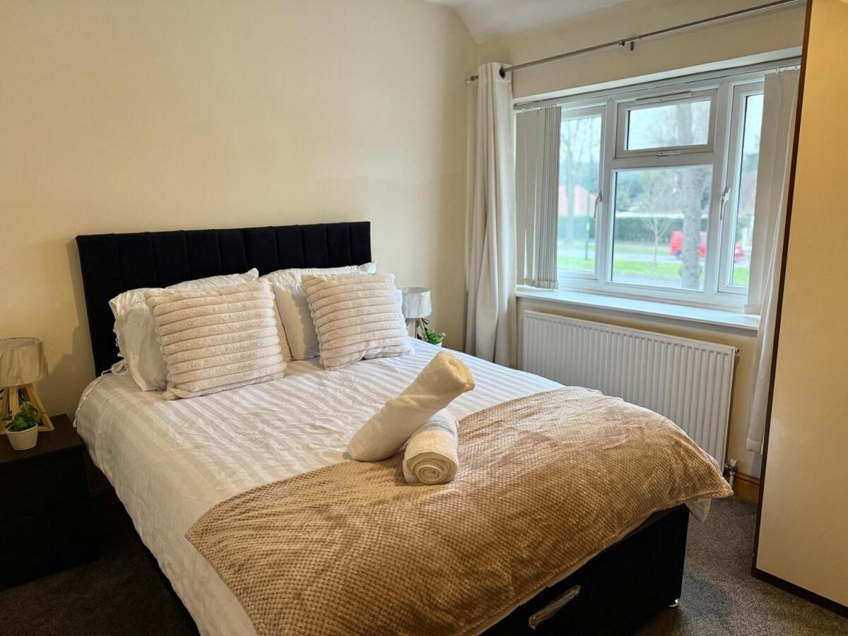 Your Peaceful Haven On Middleton Boulevard - Near Wollaton Hall, Nottingham University, City-Centre & Qmc - Sleeps 9 Nottingham