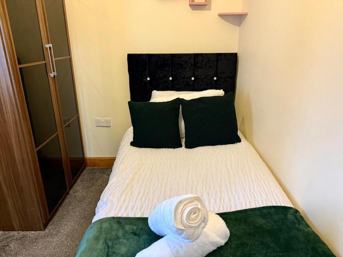 Your Peaceful Haven On Middleton Boulevard - Near Wollaton Hall, Nottingham University, City-Centre & Qmc - Sleeps 9 * Nottingham