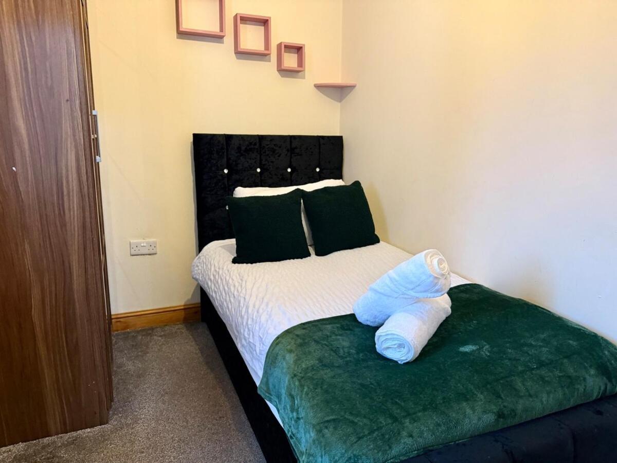 Your Peaceful Haven On Middleton Boulevard - Near Wollaton Hall, Nottingham University, City-Centre & Qmc - Sleeps 9 Nottingham