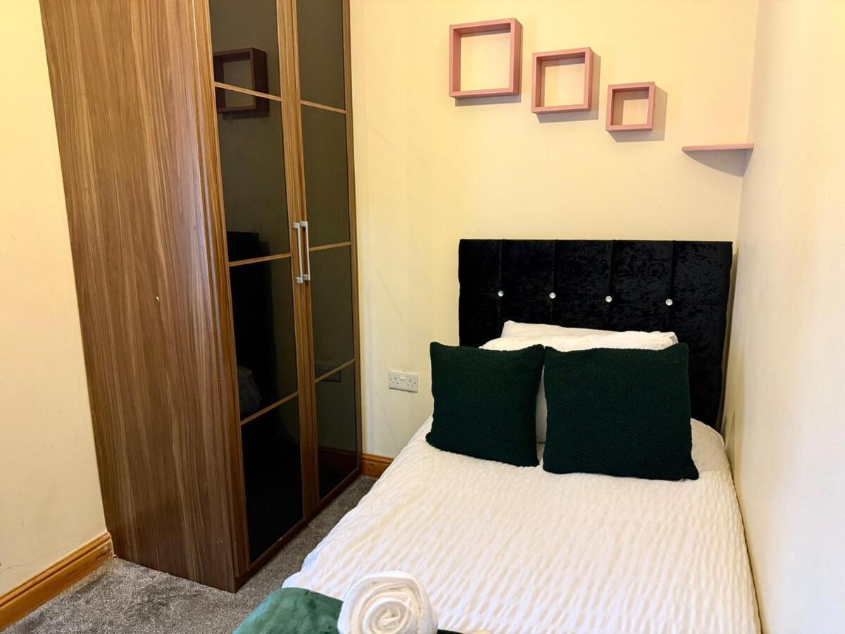 Your Peaceful Haven On Middleton Boulevard - Near Wollaton Hall, Nottingham University, City-Centre & Qmc - Sleeps 9 * Nottingham