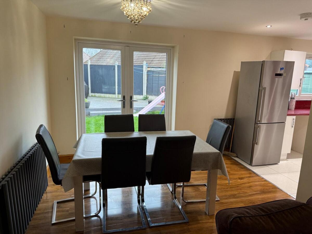 Your Peaceful Haven On Middleton Boulevard - Near Wollaton Hall, Nottingham University, City-Centre & Qmc - Sleeps 9 Apartment
