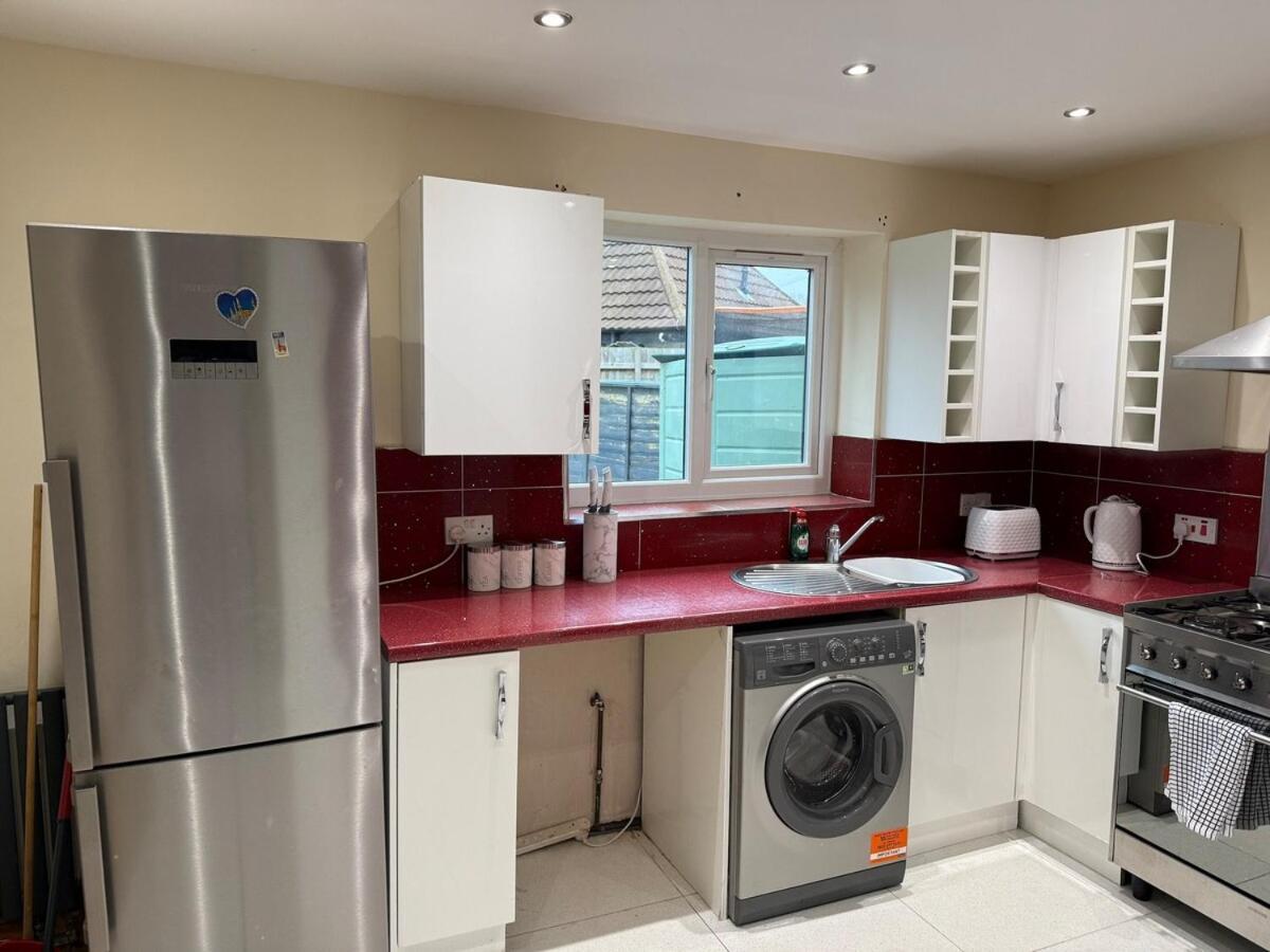 Your Peaceful Haven On Middleton Boulevard - Near Wollaton Hall, Nottingham University, City-Centre & Qmc - Sleeps 9 Apartment *