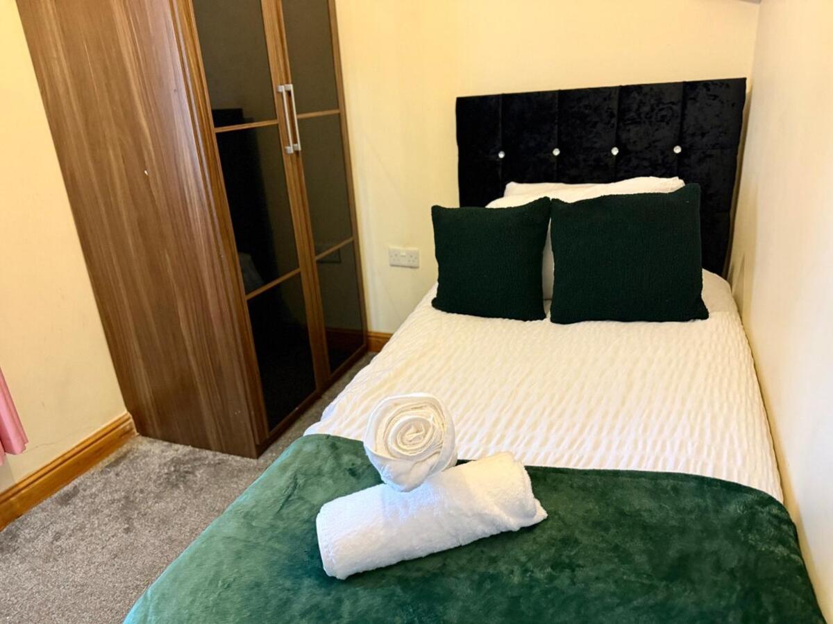 Your Peaceful Haven On Middleton Boulevard - Near Wollaton Hall, Nottingham University, City-Centre & Qmc - Sleeps 9 *
