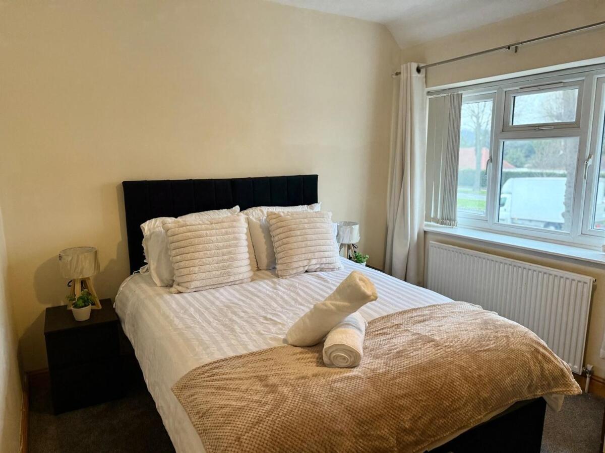 Your Peaceful Haven On Middleton Boulevard - Near Wollaton Hall, Nottingham University, City-Centre & Qmc - Sleeps 9 Nottingham