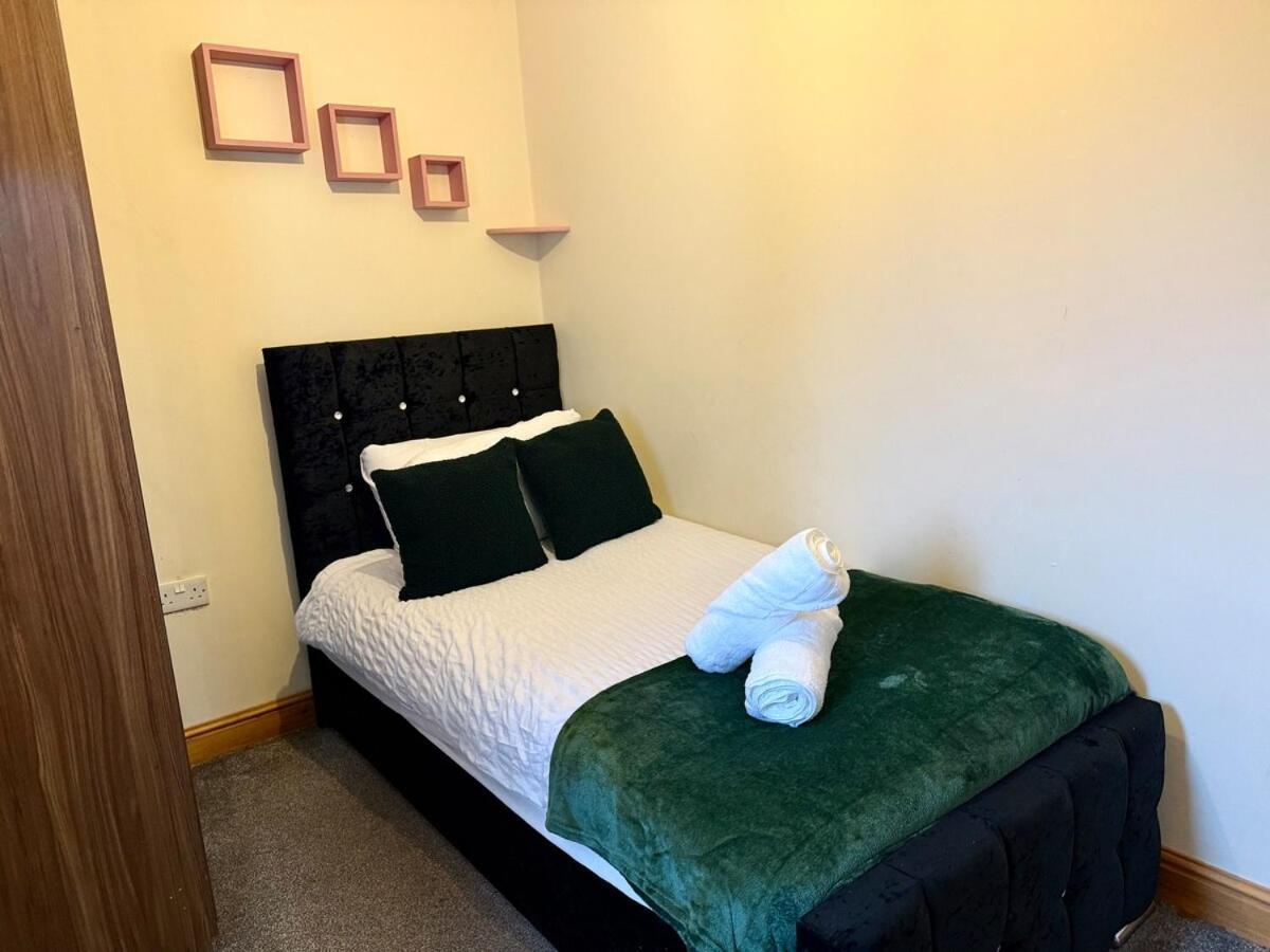 Your Peaceful Haven On Middleton Boulevard - Near Wollaton Hall, Nottingham University, City-Centre & Qmc - Sleeps 9 Apartment *