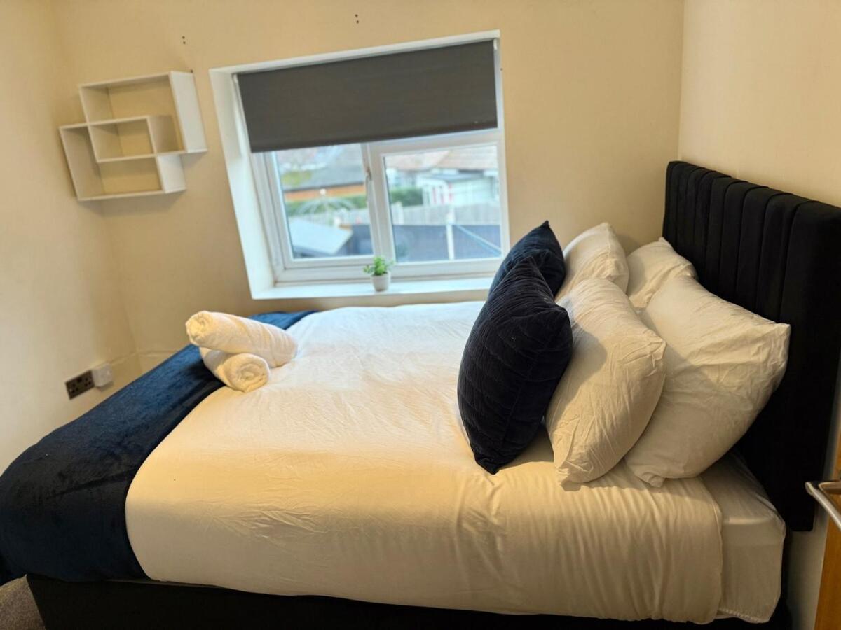 Apartment Your Peaceful Haven On Middleton Boulevard - Near Wollaton Hall, Nottingham University, City-Centre & Qmc - Sleeps 9 *