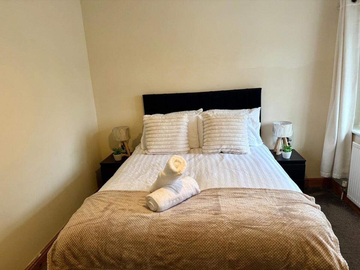 Apartment Your Peaceful Haven On Middleton Boulevard - Near Wollaton Hall, Nottingham University, City-Centre & Qmc - Sleeps 9