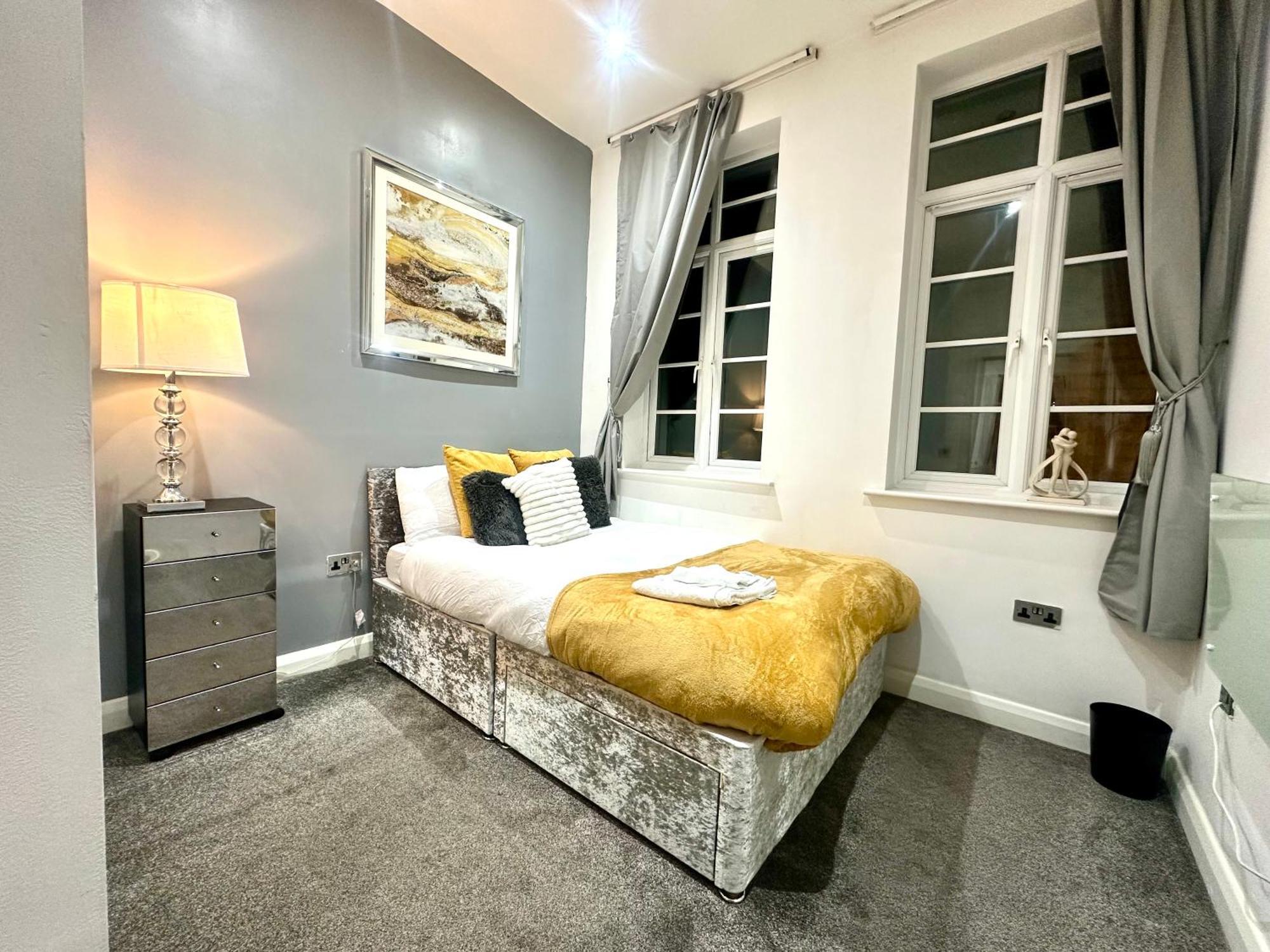 Nottingham City Centre 3 Bed Luxury Apartment *