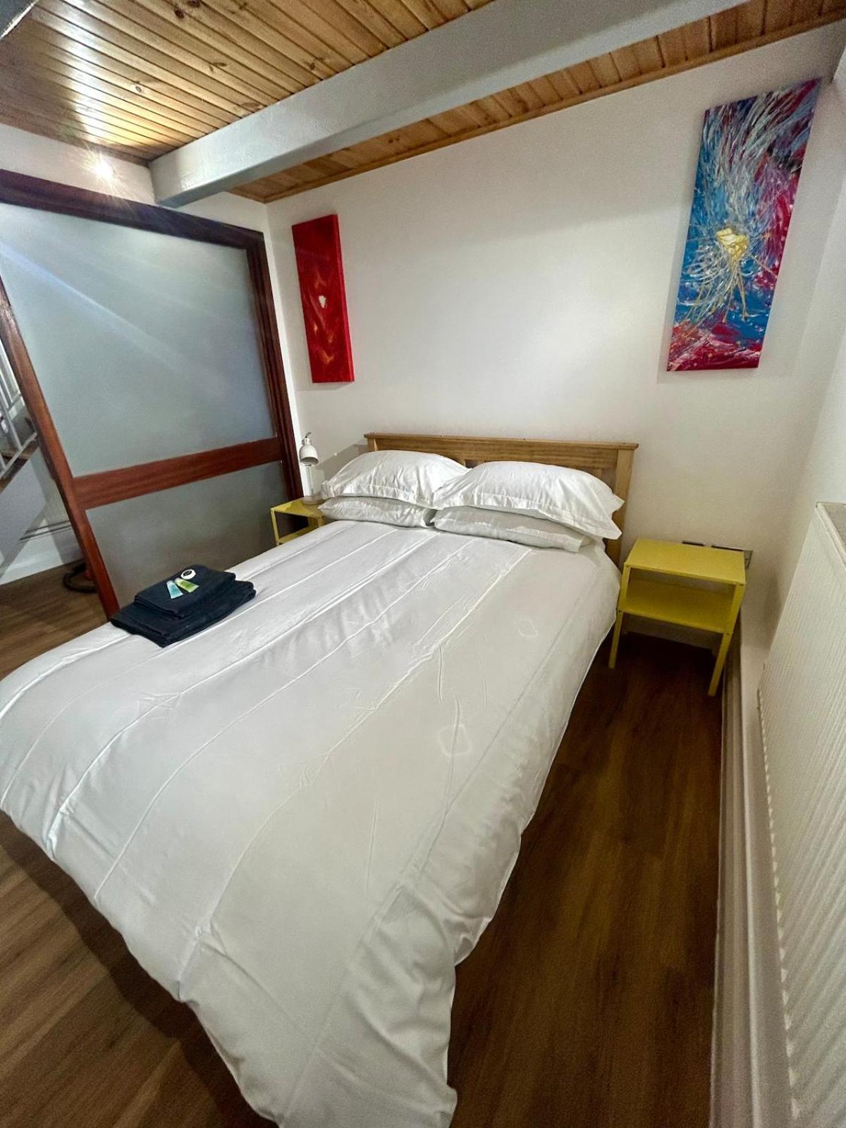 Sky Centre With Parking Apartment *
