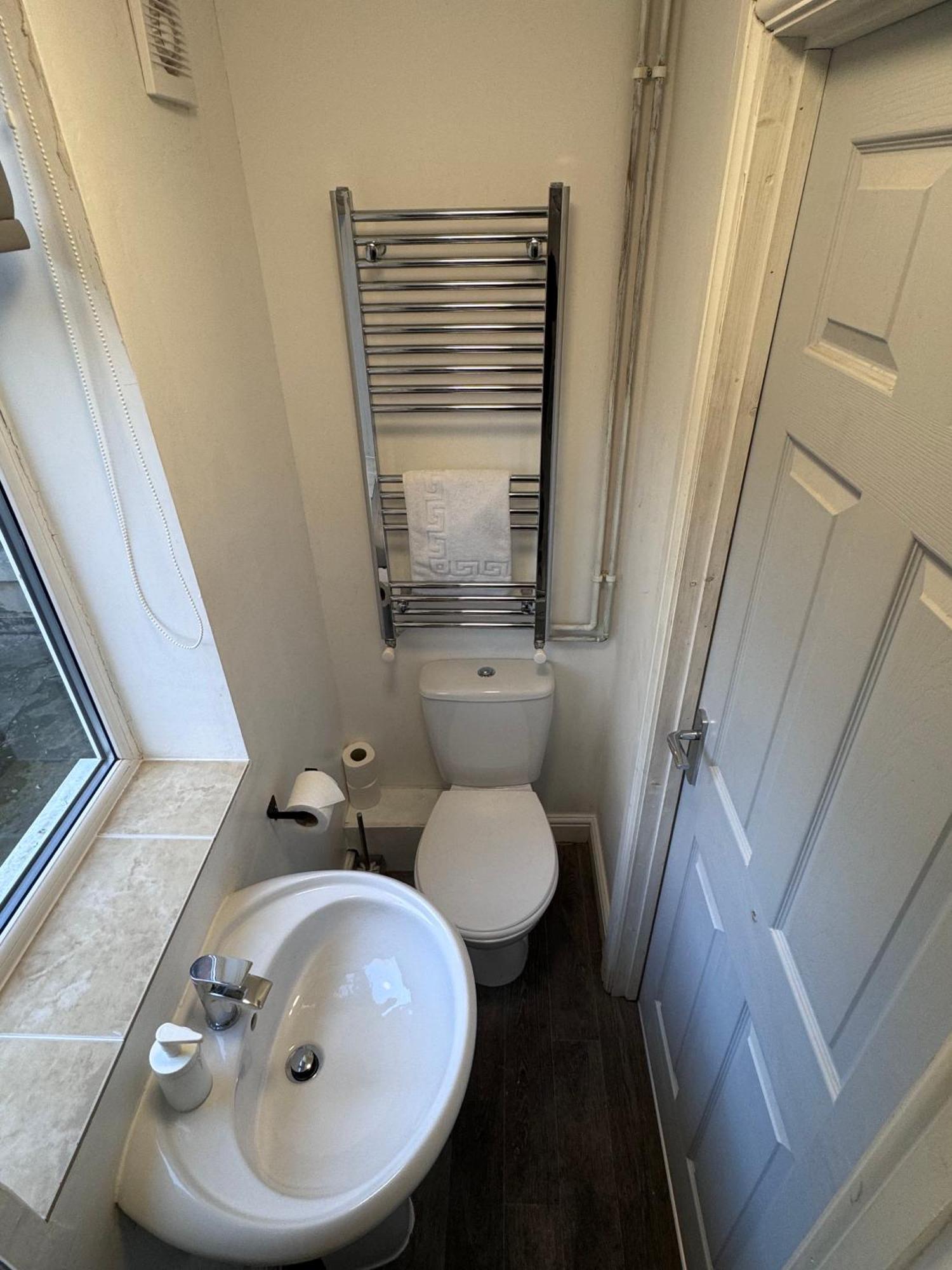 Guest house Modern Self Contained *