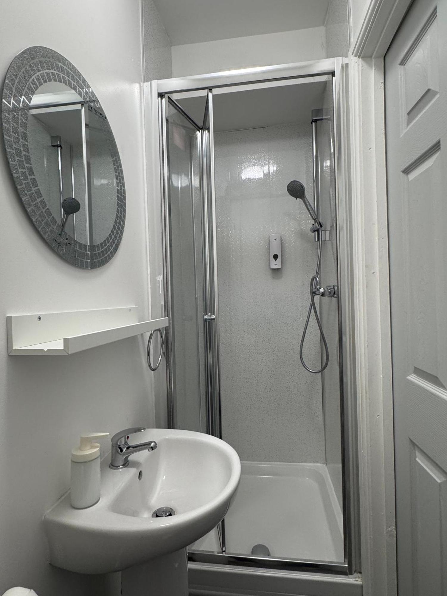 Modern Self Contained Guest house Nottingham