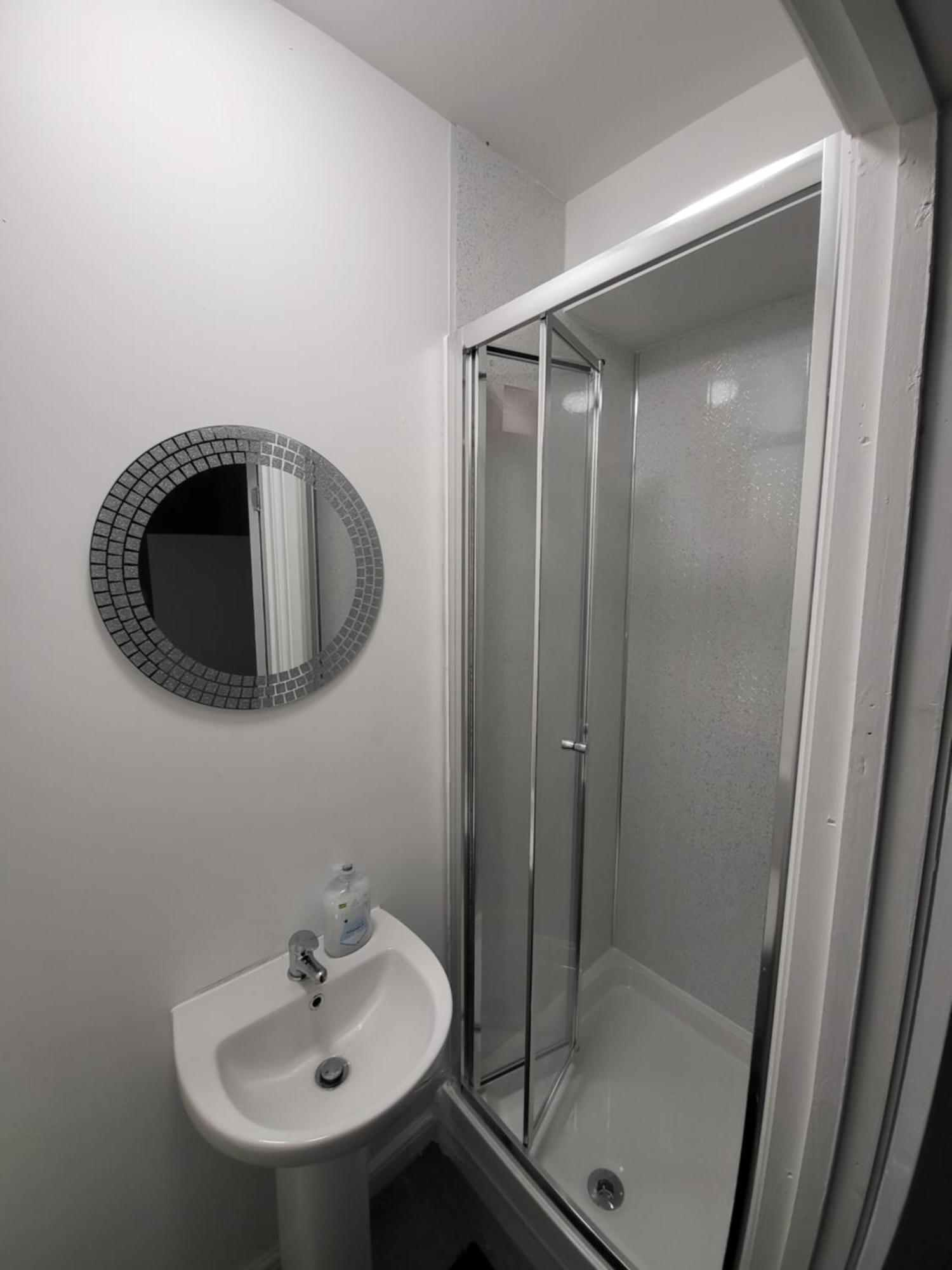 Guest house Modern Self Contained *