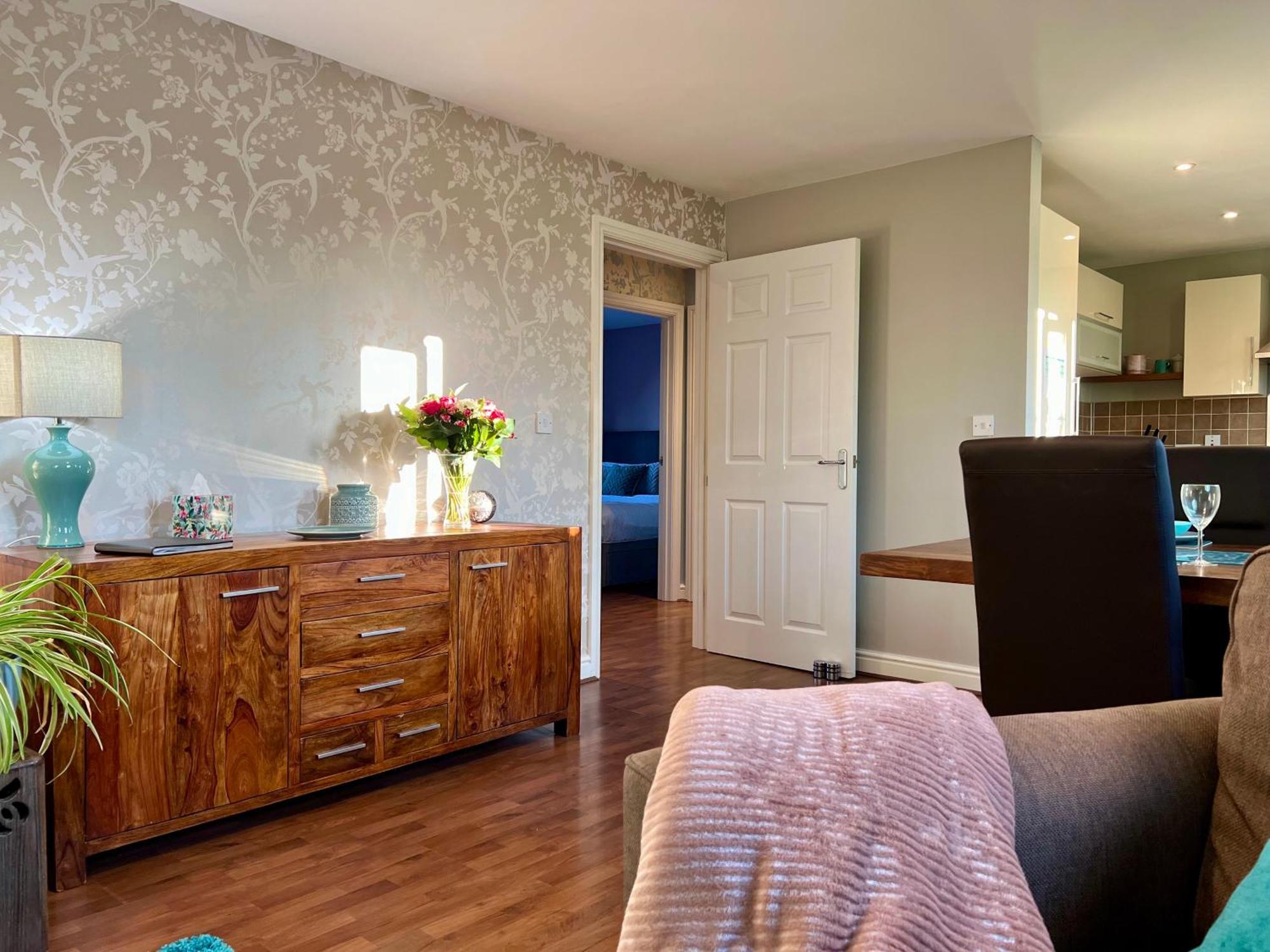 The Orchid-central Beeston-private Apartment-smarttv-free Wi-fi-tram-parking Apartment