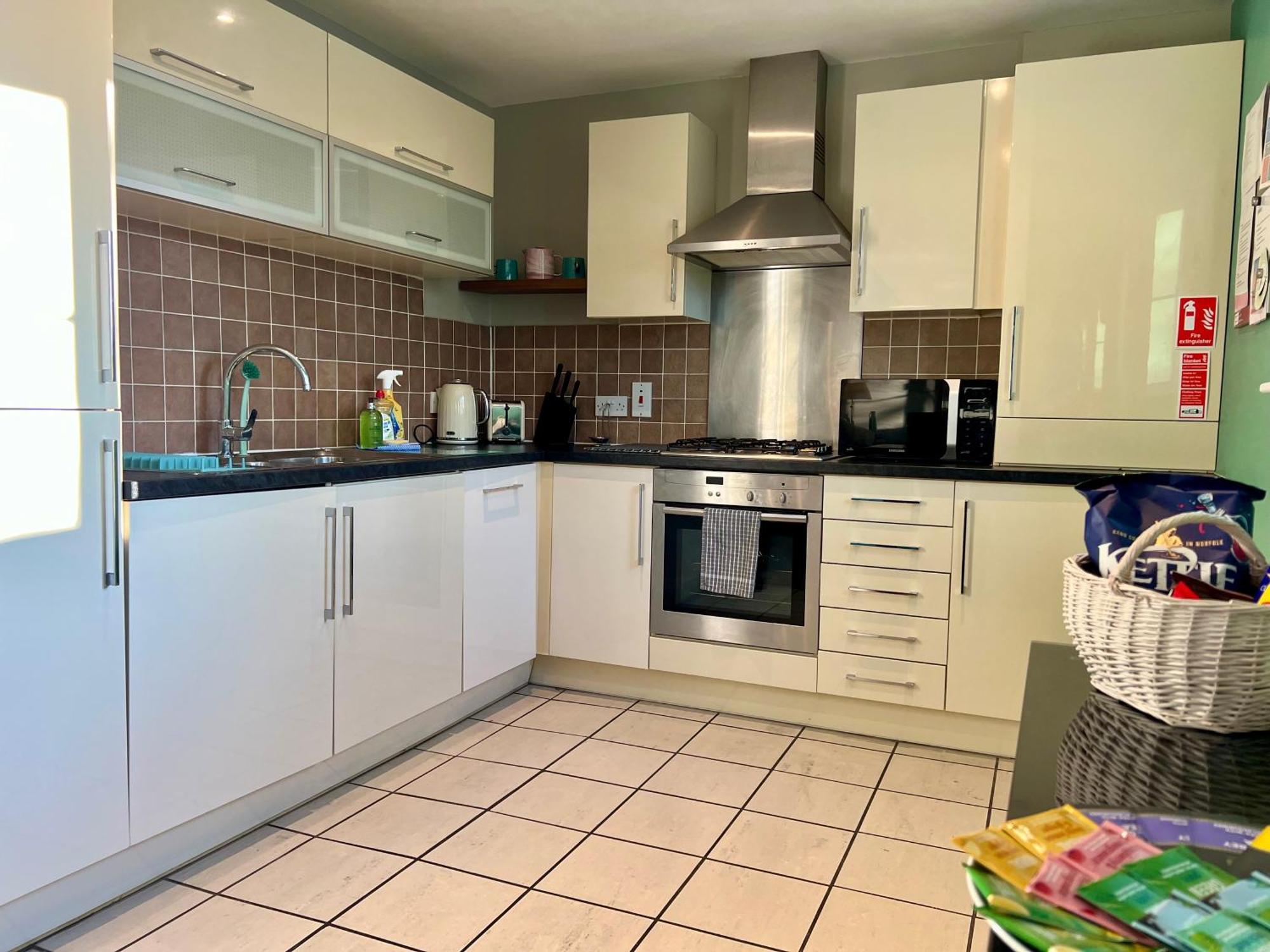 The Orchid-central Beeston-private Apartment-smarttv-free Wi-fi-tram-parking Nottingham