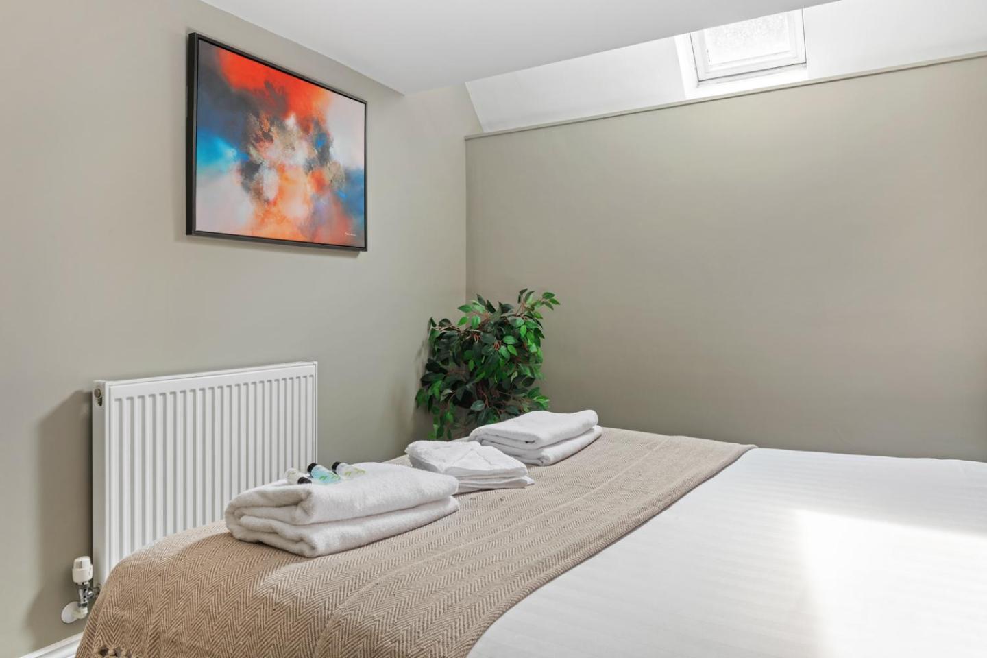Bright & Quiet 2-bedroom On Magdala Road Nottingham