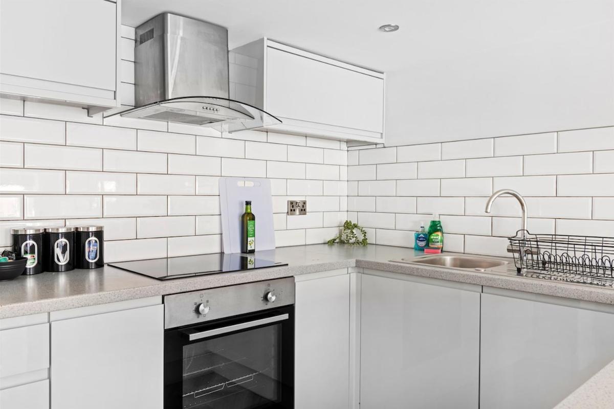 Bright & Quiet 2-bedroom On Magdala Road