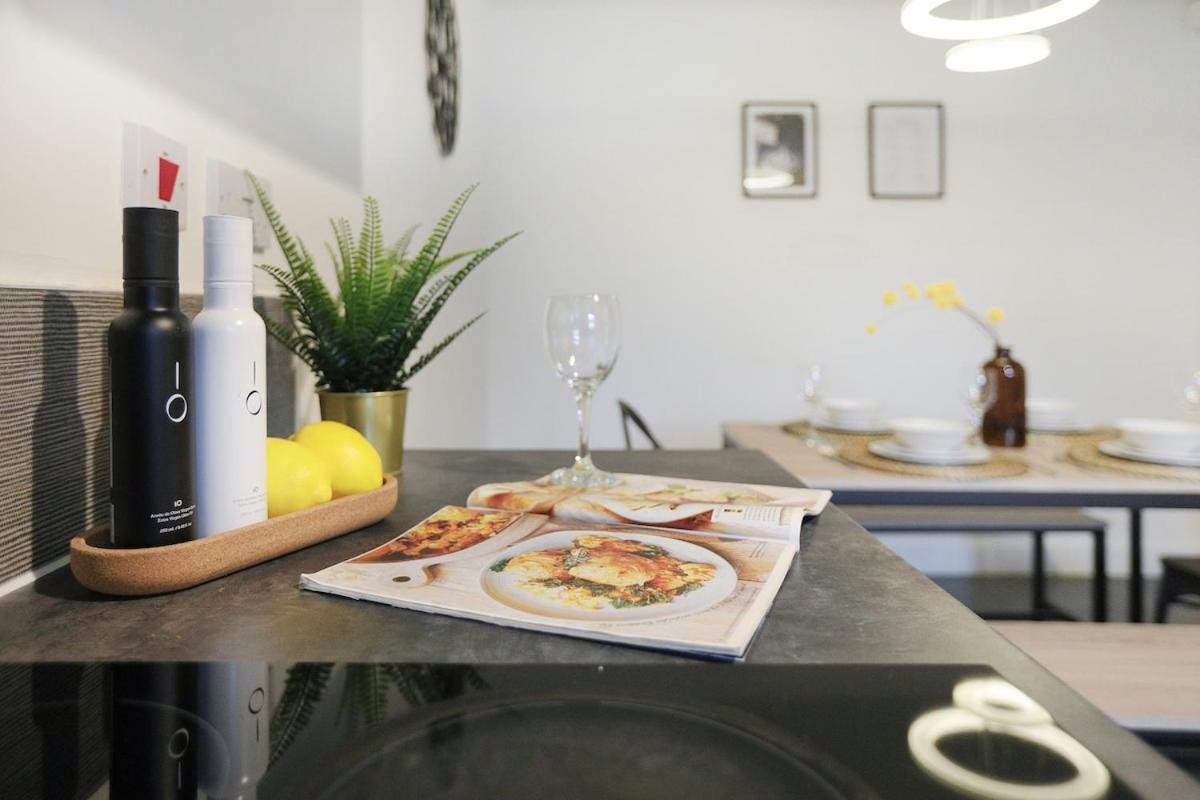 Stunning 4 Bed House In Op Hospital Apartment