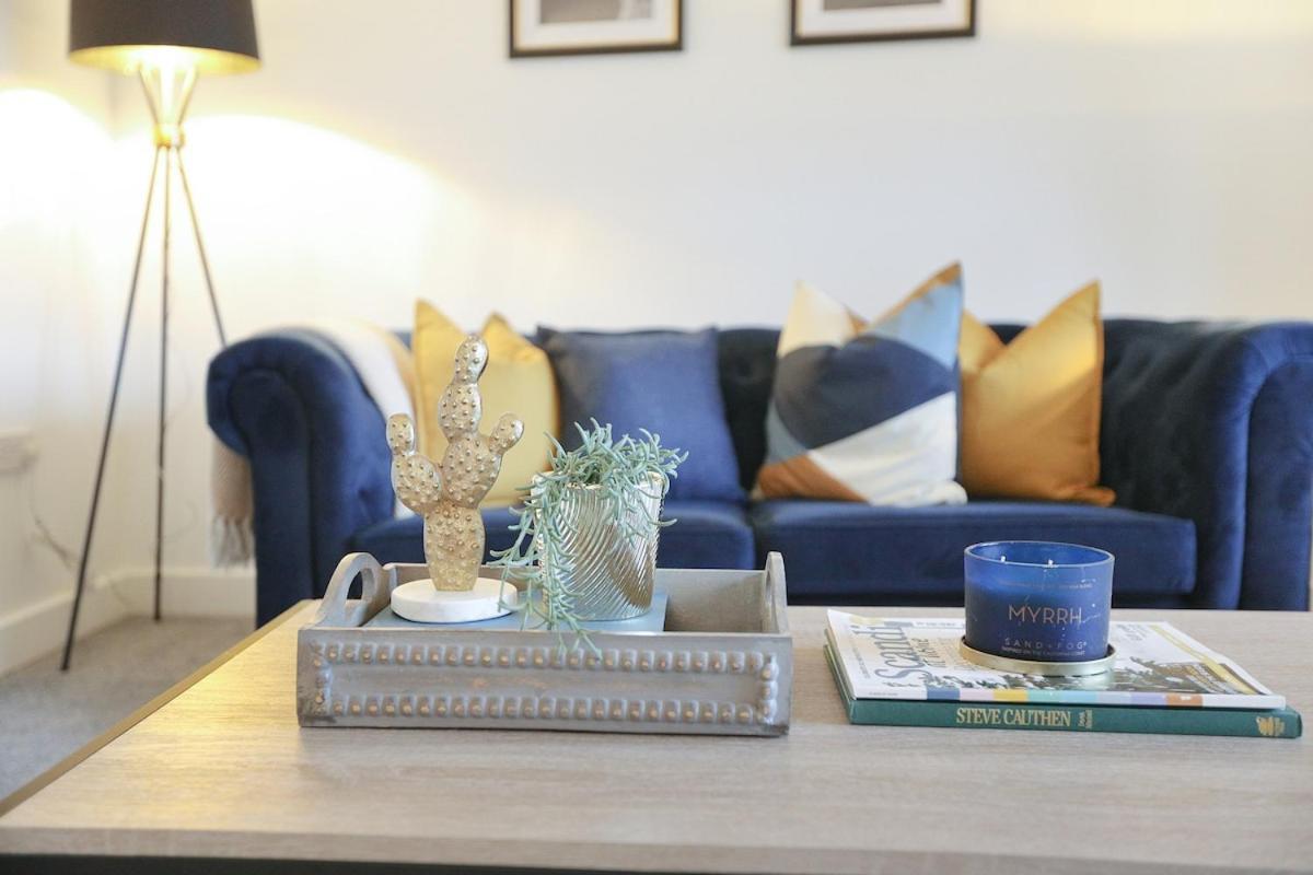 Stunning 4 Bed House In Op Hospital Apartment *