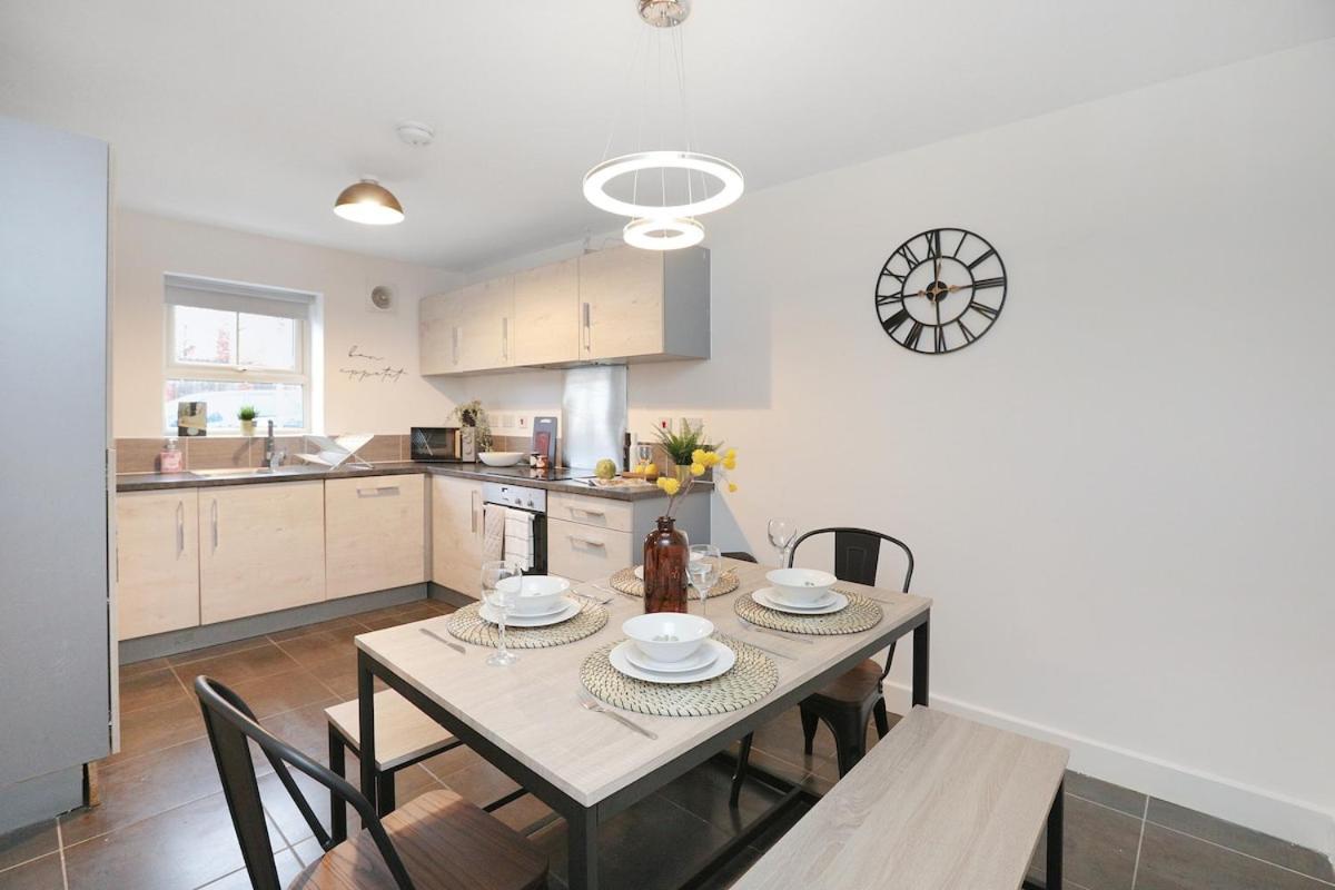 Apartment Stunning 4 Bed House In Op Hospital *