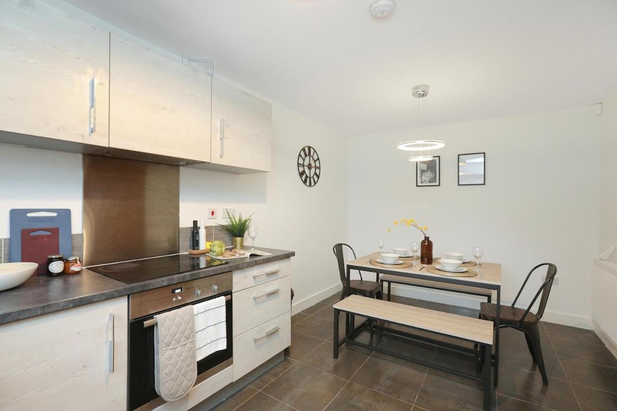 Apartment Stunning 4 Bed House In Op Hospital *
