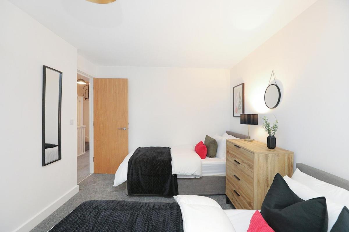 Apartment Stunning 4 Bed House In Op Hospital *