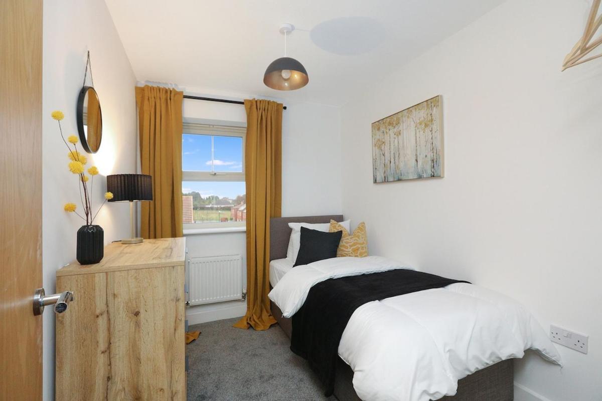 Stunning 4 Bed House In Op Hospital * Nottingham