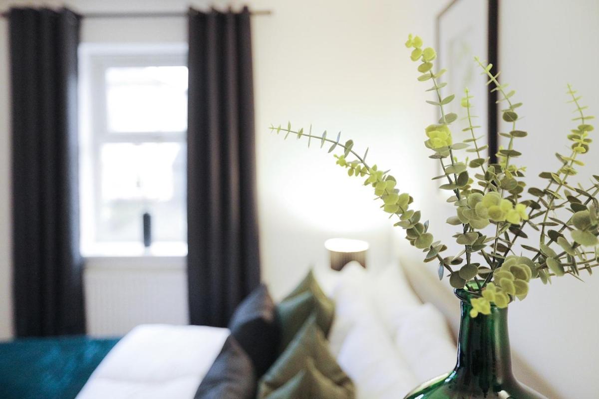 Stunning 4 Bed House In Op Hospital Apartment
