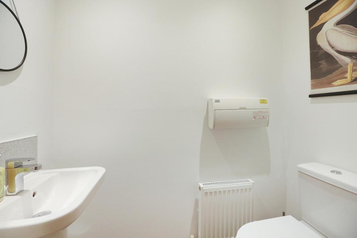 Stunning 4 Bed House In Op Hospital Apartment *