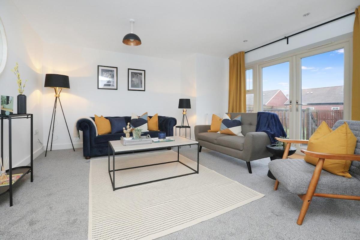 Stunning 4 Bed House In Op Hospital *