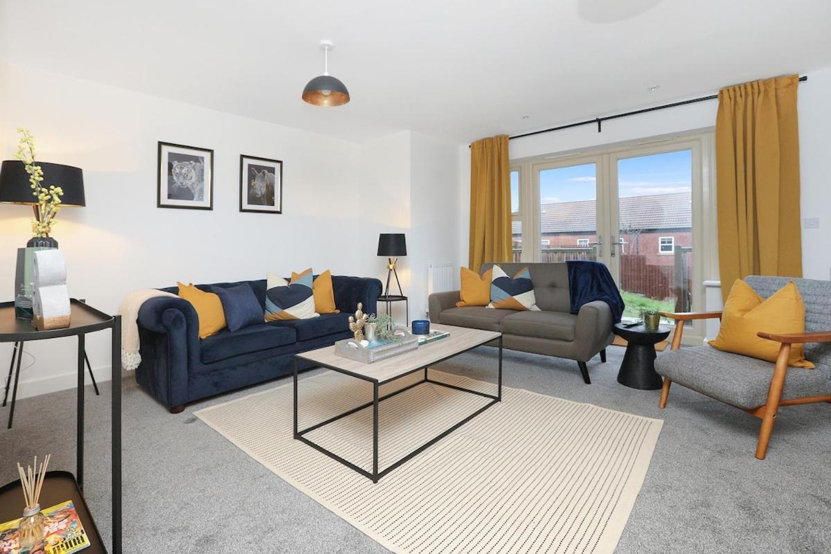 Stunning 4 Bed House In Op Hospital