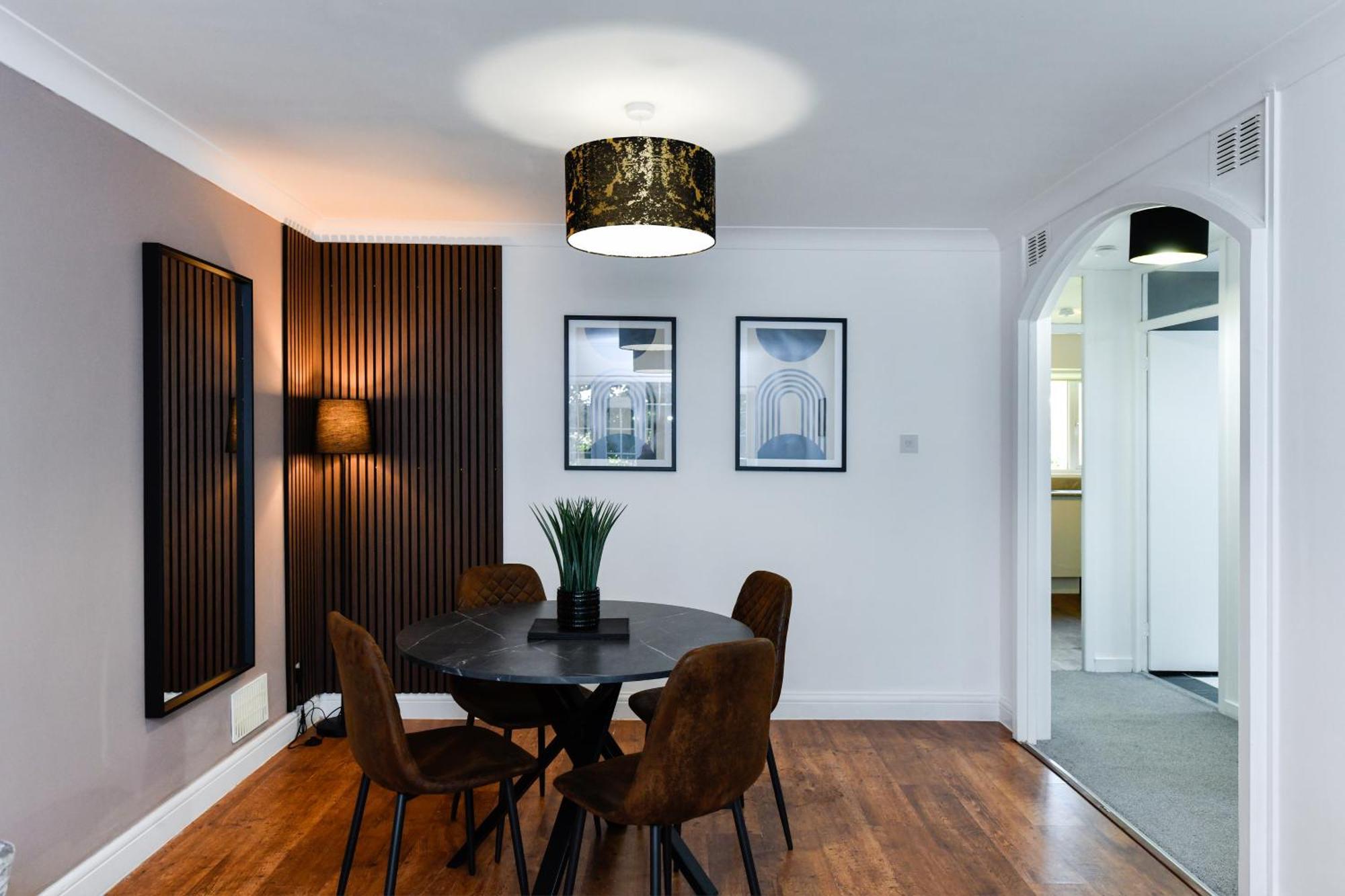 Apartment 2-bed In Quiet Area, Easy & Transport Access *
