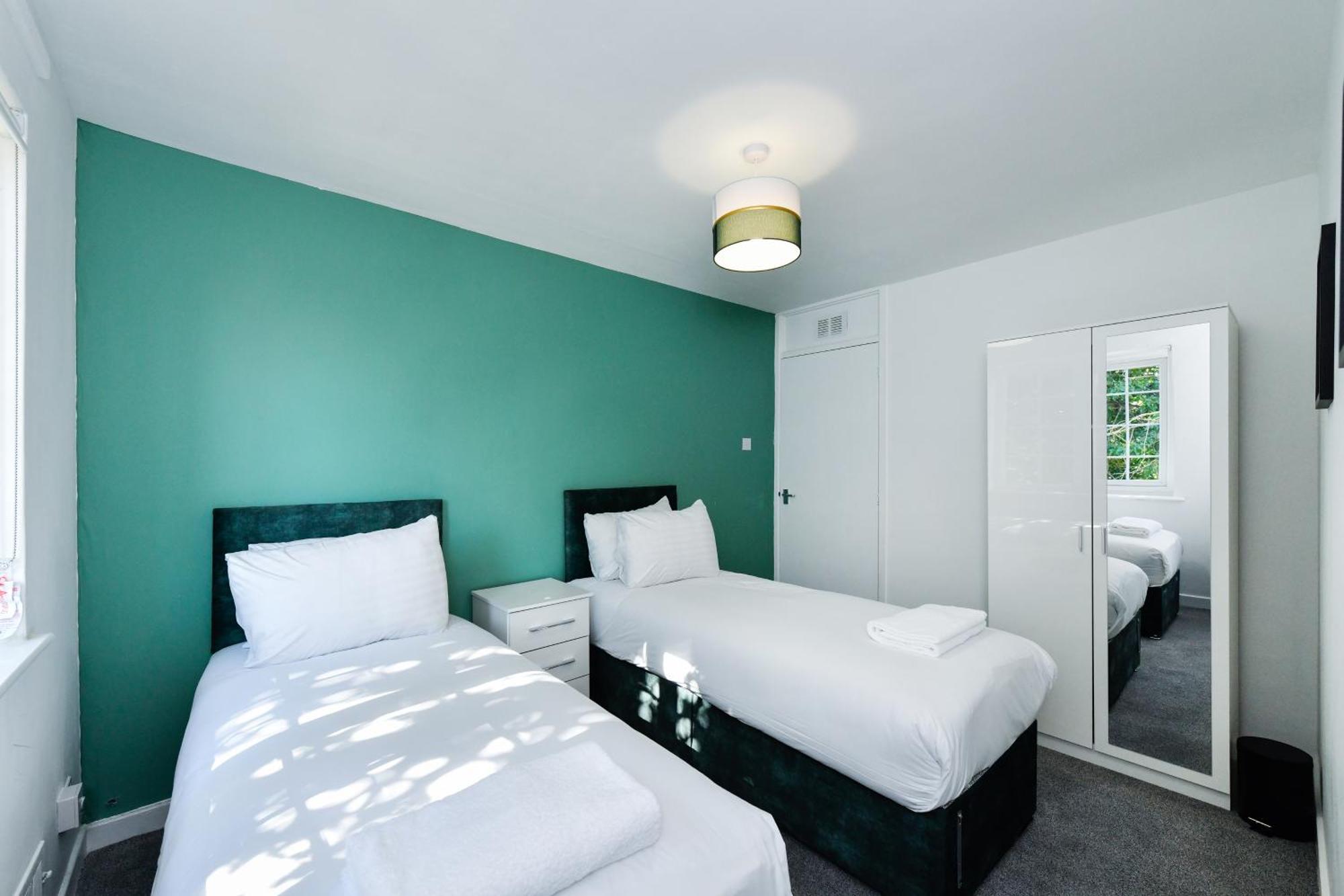 2-bed In Quiet Area, Easy & Transport Access *