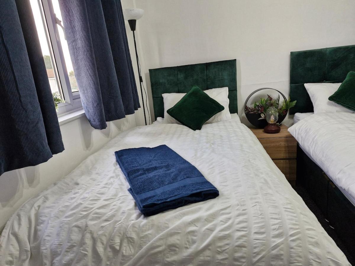 Holiday home Spacious Three Bed-room House Nottingham