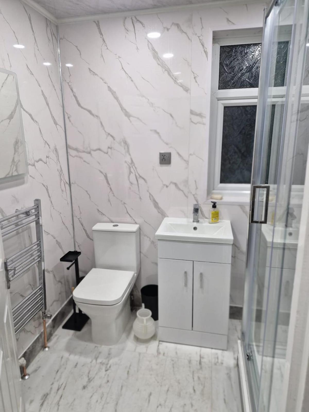 Spacious Three Bed-room House * Nottingham