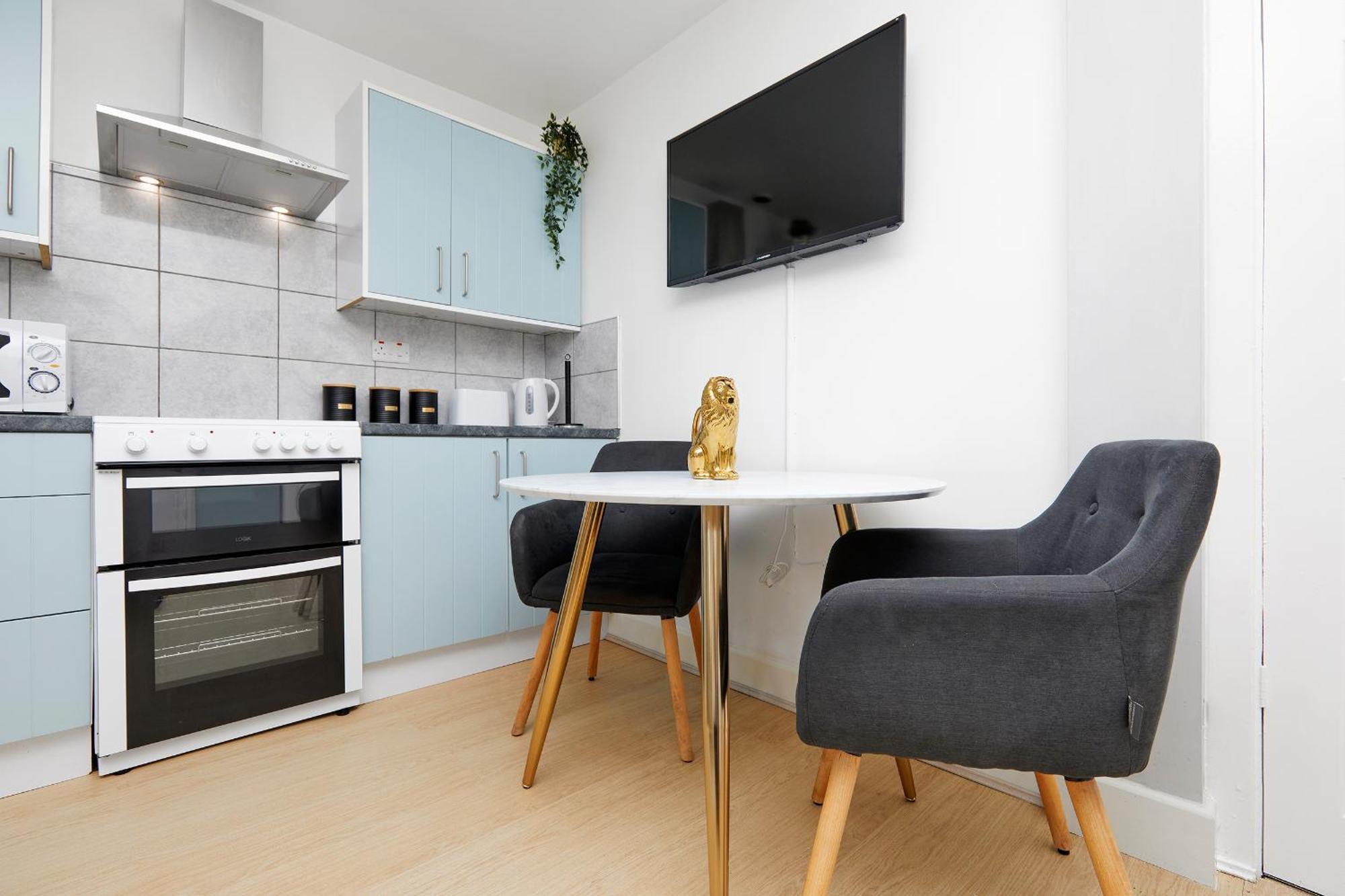 3 Bed Notts Centre Town House - Free Parking Apartment