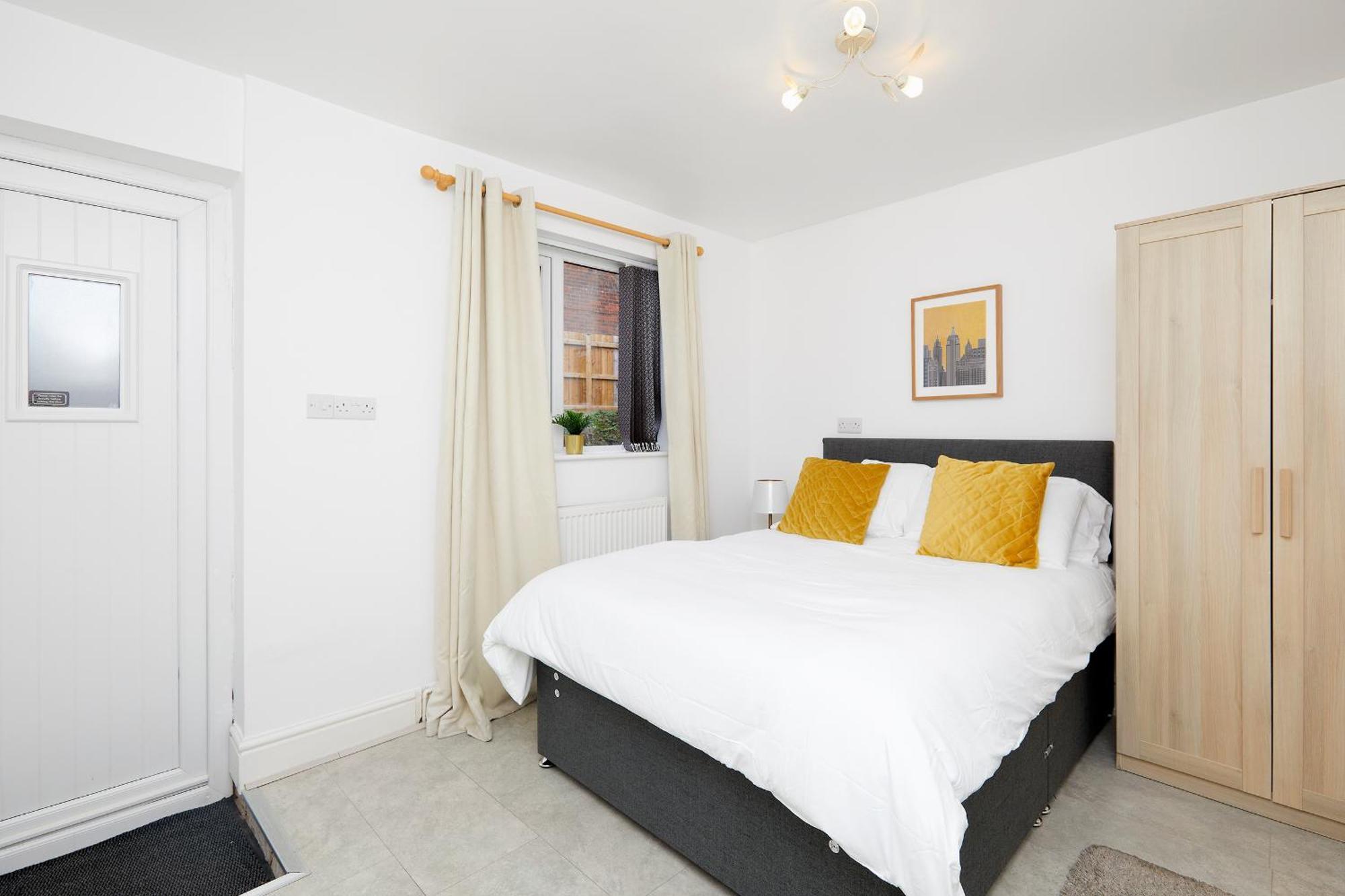 3 Bed Notts Centre Town House - Free Parking Apartment
