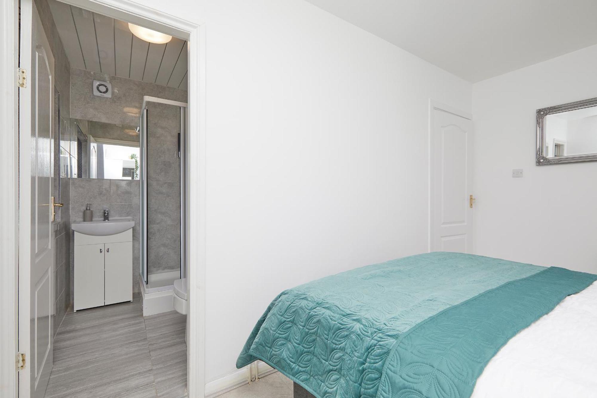 3 Bed Notts Centre Town House - Free Parking Apartment